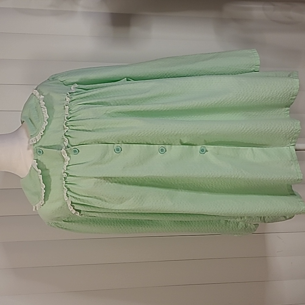 Vtg. Short nightgown